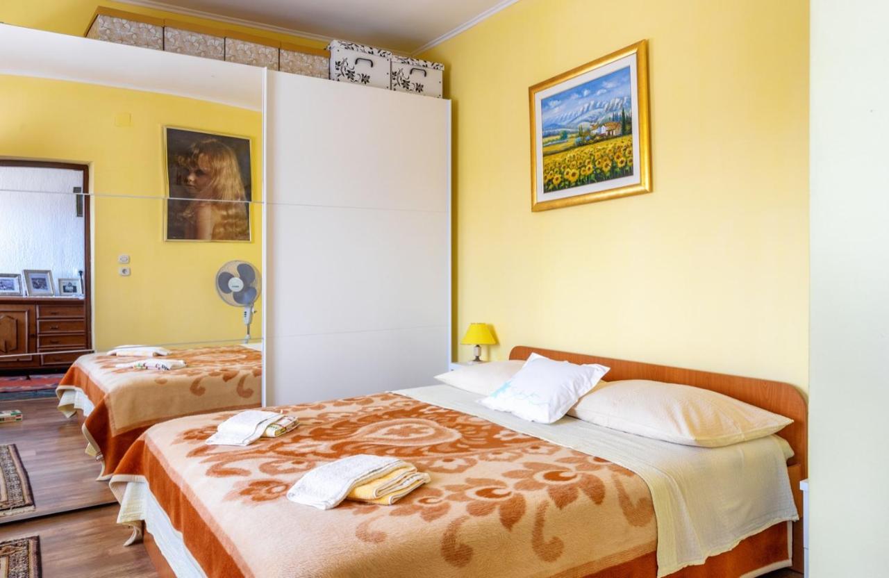Golden Flowers Razvode Exterior photo
